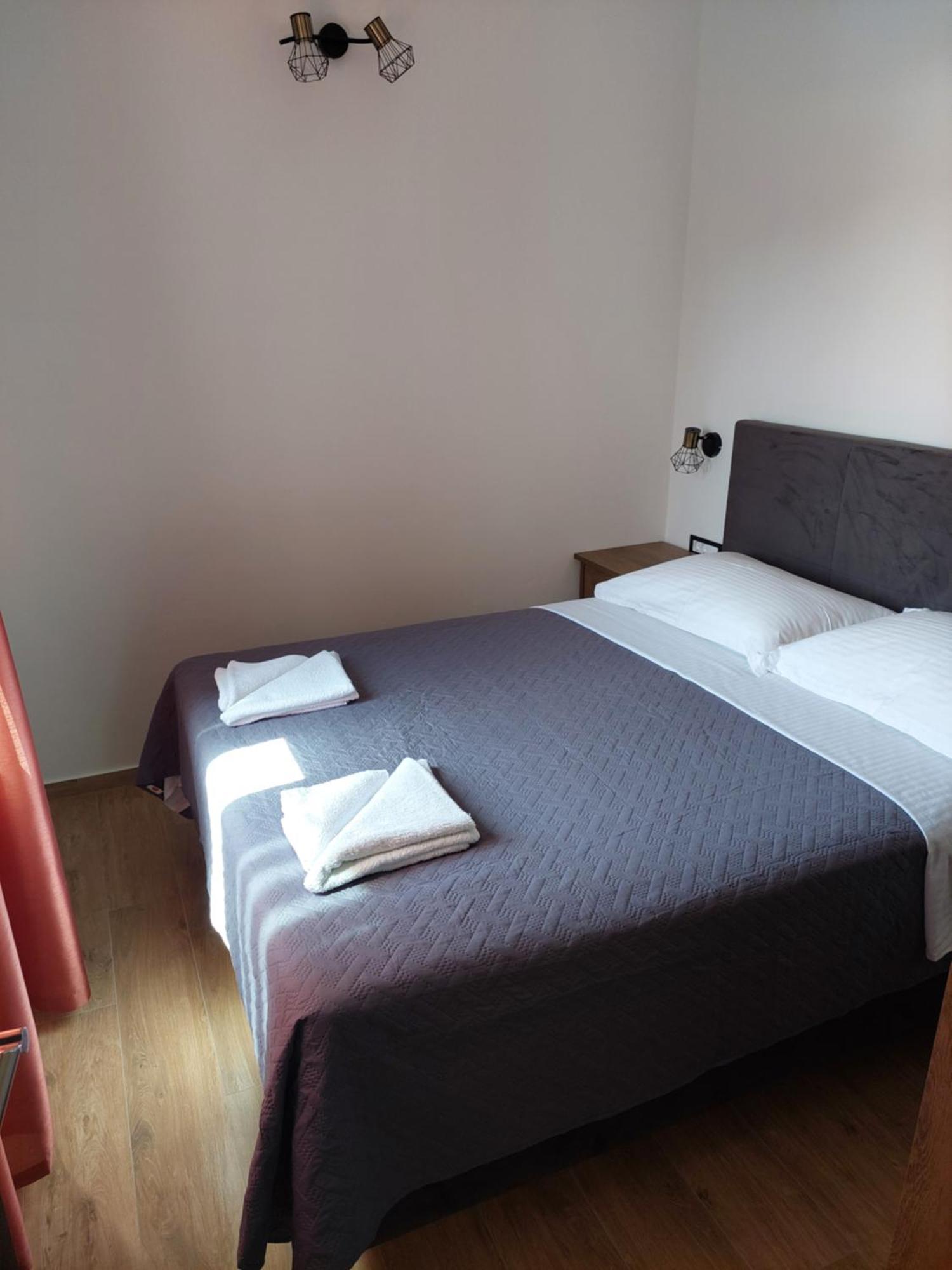 Apartmani Karla Paklenica Starigrad Exterior photo
