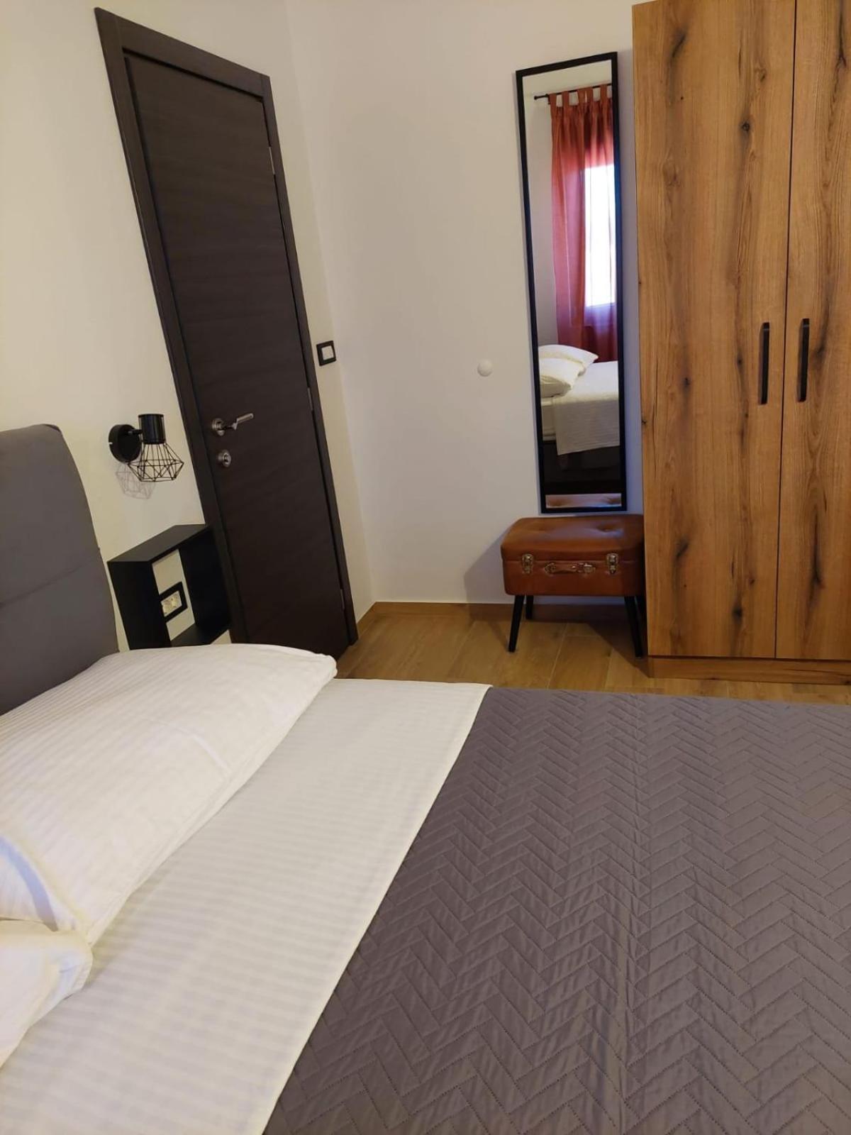 Apartmani Karla Paklenica Starigrad Exterior photo